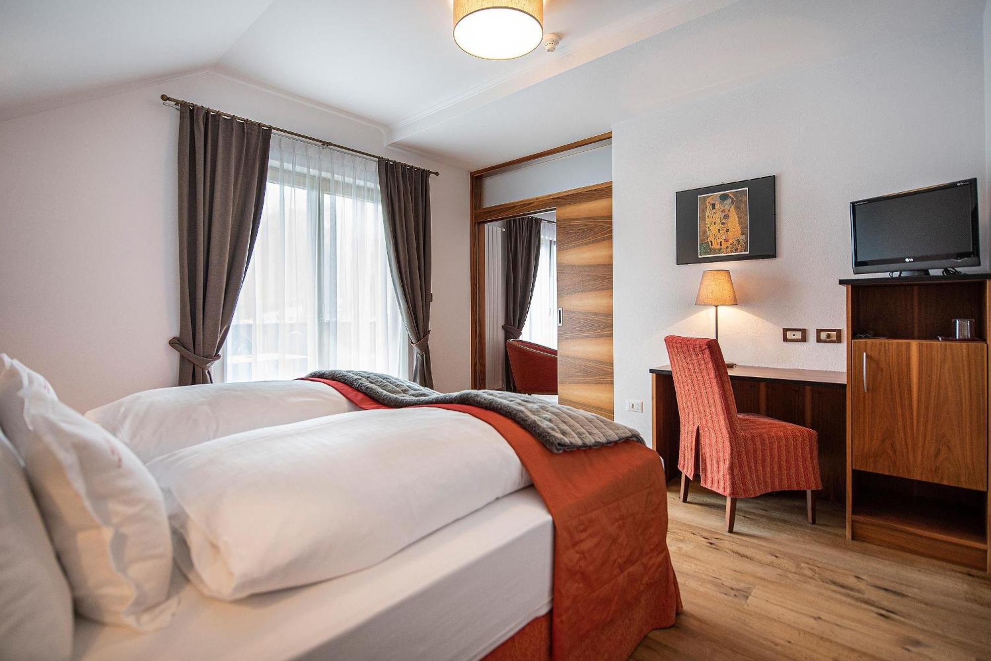 Hotel Cristallo 4*